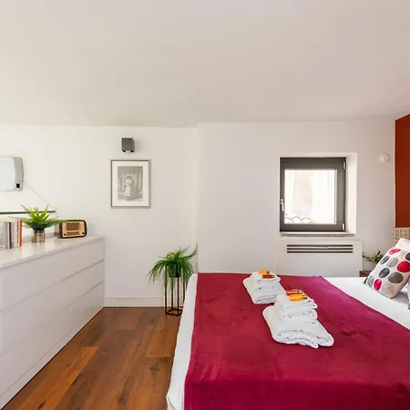 Апартаменты Loft Via Della Scala With Terrace Рим